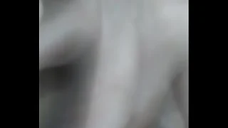 Madura excitada se masturba y se viene