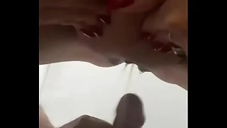 Manu Fendi fazendo Chuva dourada